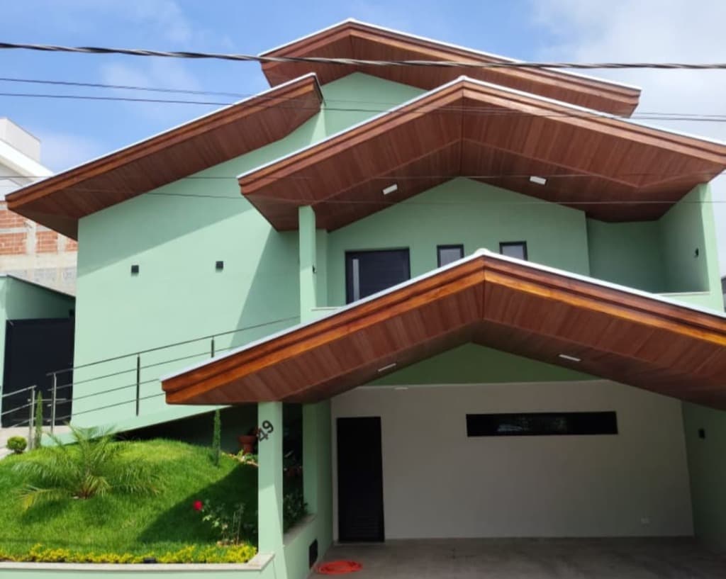 Beiral Amadeirado em Fachada Residencial